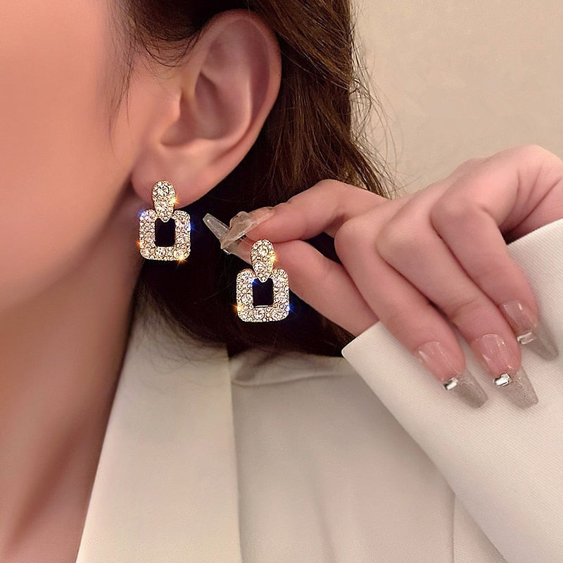 2025 Korean New Simple Temperament Circle Pearl Earrings Fashion Small Versatile Earrings Jewelry