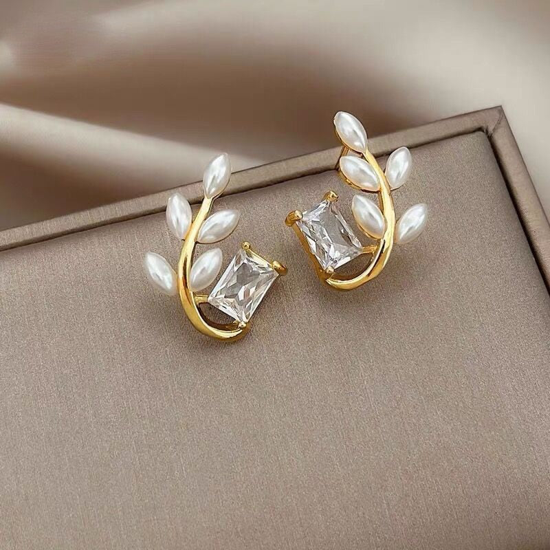2025 Korean New Simple Temperament Circle Pearl Earrings Fashion Small Versatile Earrings Jewelry